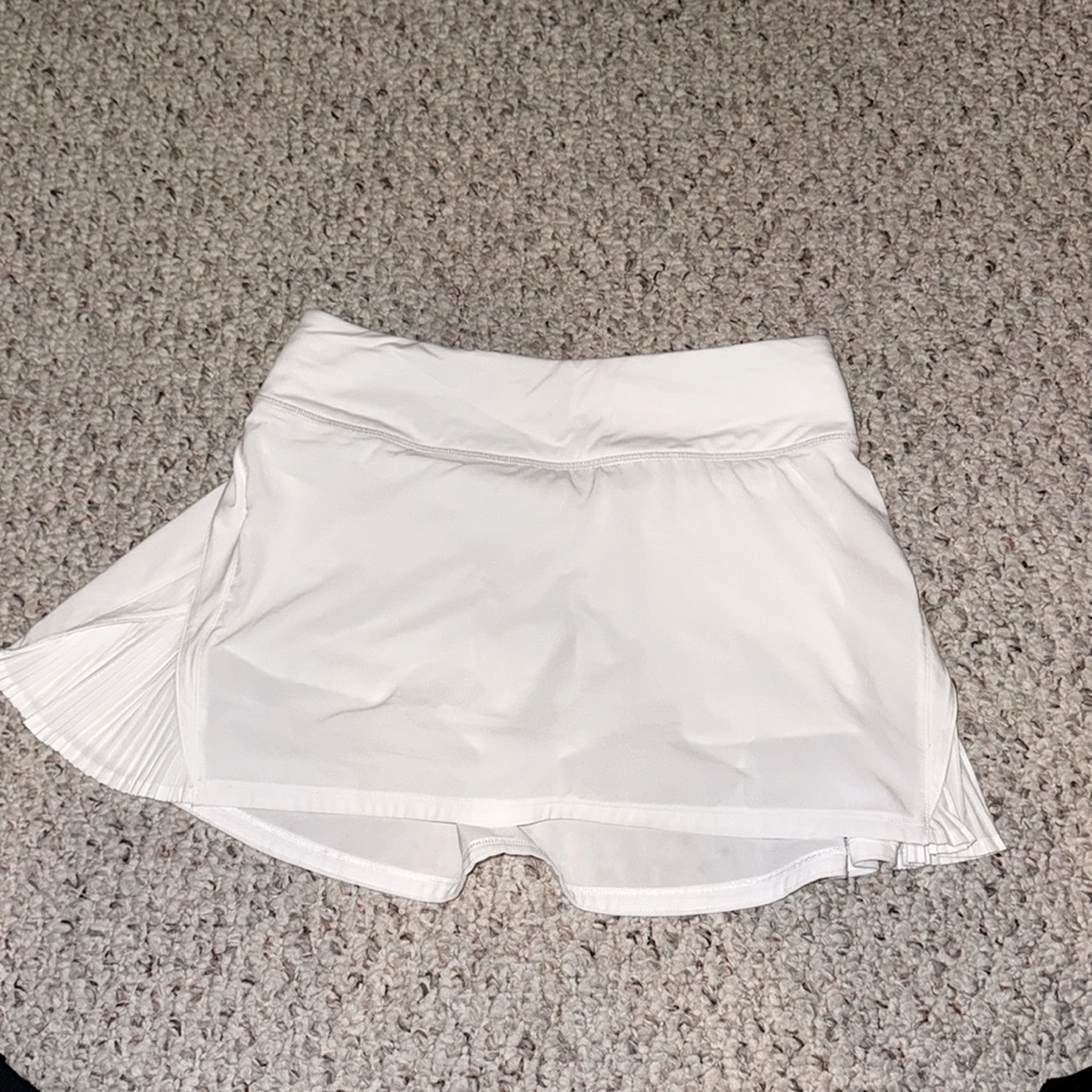 White lulu lemon tennis skirt